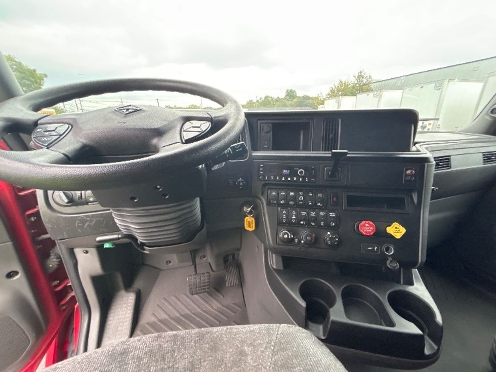 2022 International LT625 LT photo 12