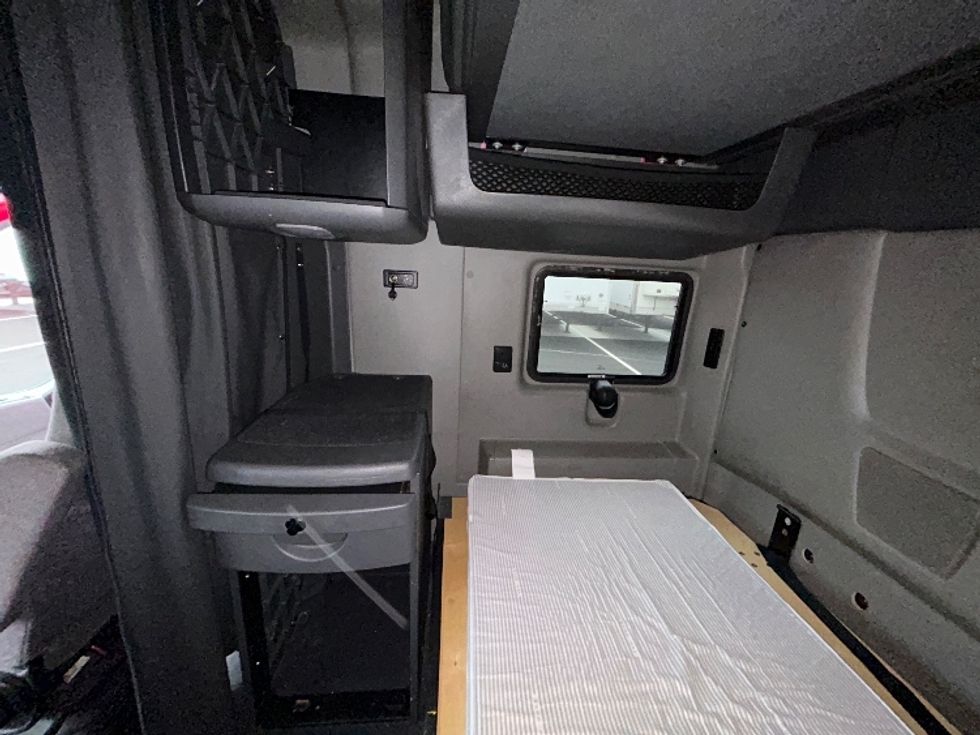2022 International LT625 LT photo 17