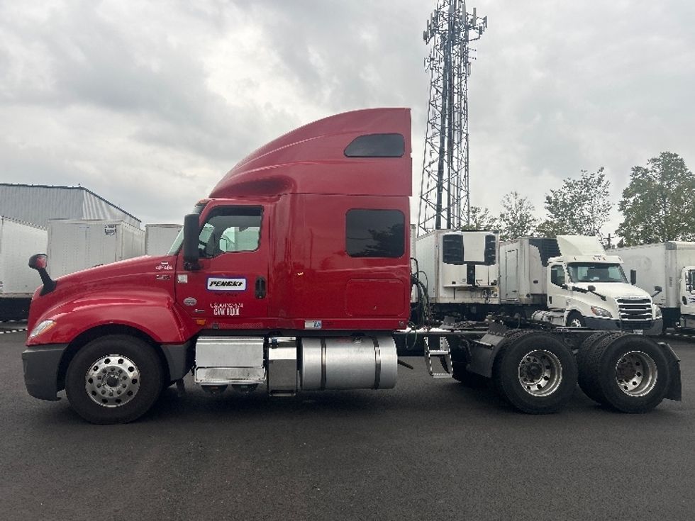 2022 International LT625 LT photo 4