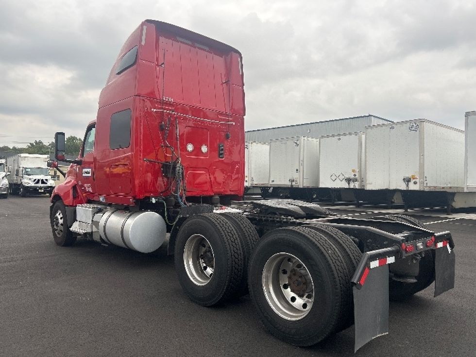 2022 International LT625 LT photo 5