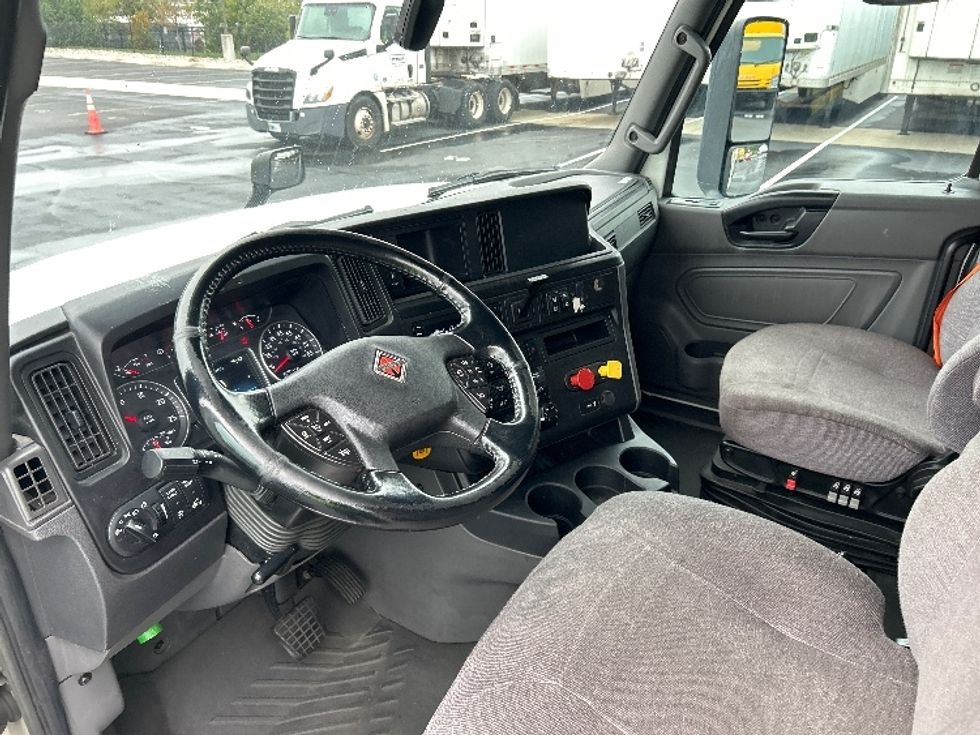 Sleeper Tractor-Heavy Duty Tractors-International-2022-LT625-Sterling-VA-401,323\n\t\tmiles-$ 48,000 - Image 10