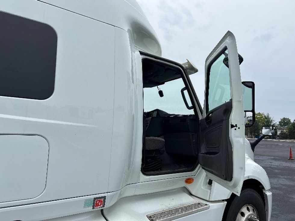 Sleeper Tractor-Heavy Duty Tractors-International-2022-LT625-Sterling-VA-401,323\n\t\tmiles-$ 48,000 - Image 13