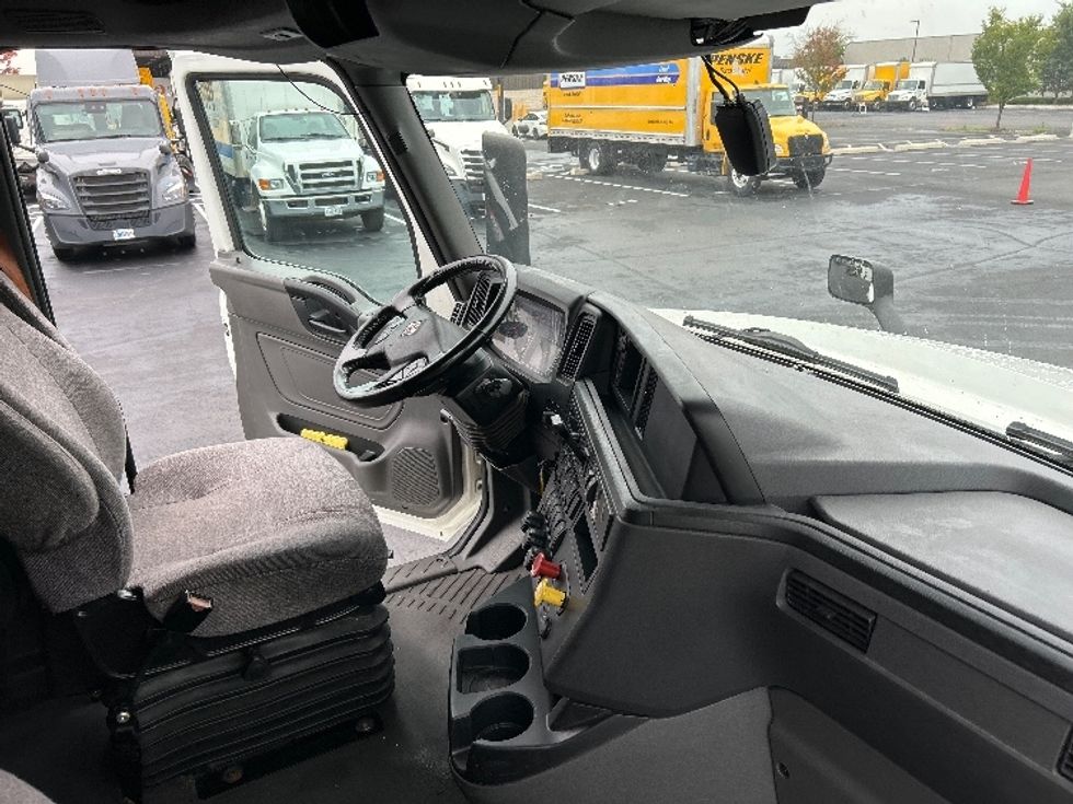 Sleeper Tractor-Heavy Duty Tractors-International-2022-LT625-Sterling-VA-401,323\n\t\tmiles-$ 48,000 - Image 15