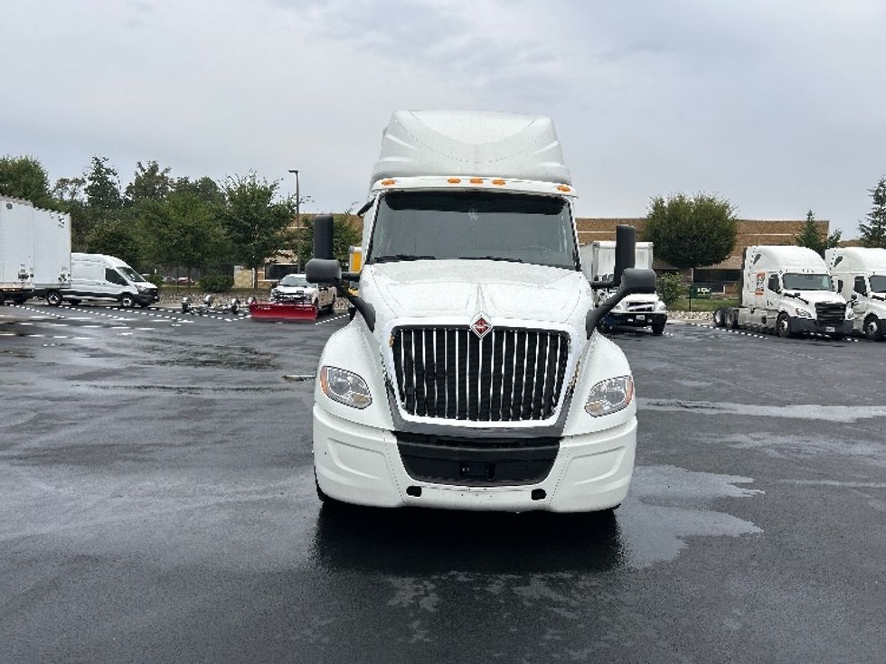 Sleeper Tractor-Heavy Duty Tractors-International-2022-LT625-Sterling-VA-401,323\n\t\tmiles-$ 48,000 - Image 2