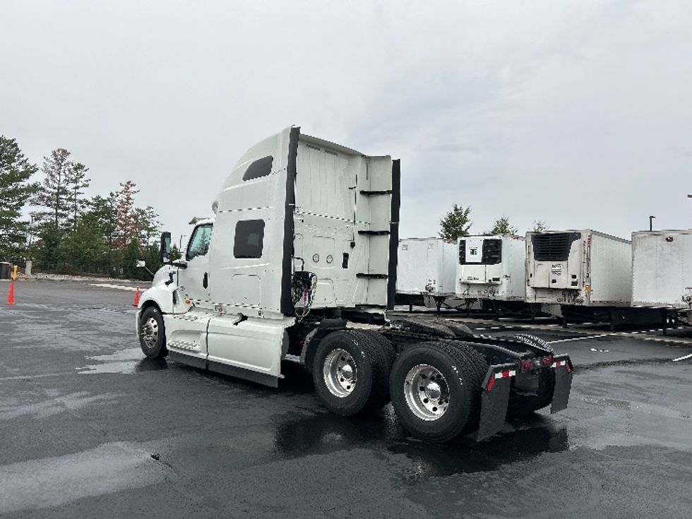 Sleeper Tractor-Heavy Duty Tractors-International-2022-LT625-Sterling-VA-401,323\n\t\tmiles-$ 48,000 - Image 5