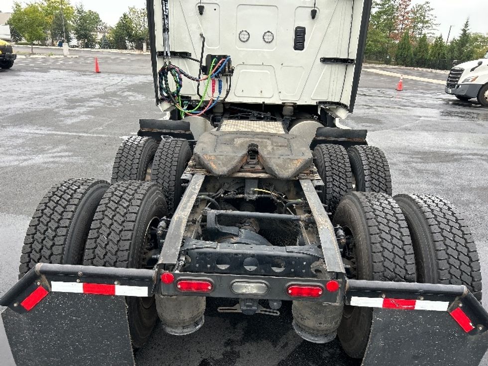 Sleeper Tractor-Heavy Duty Tractors-International-2022-LT625-Sterling-VA-401,323\n\t\tmiles-$ 48,000 - Image 6