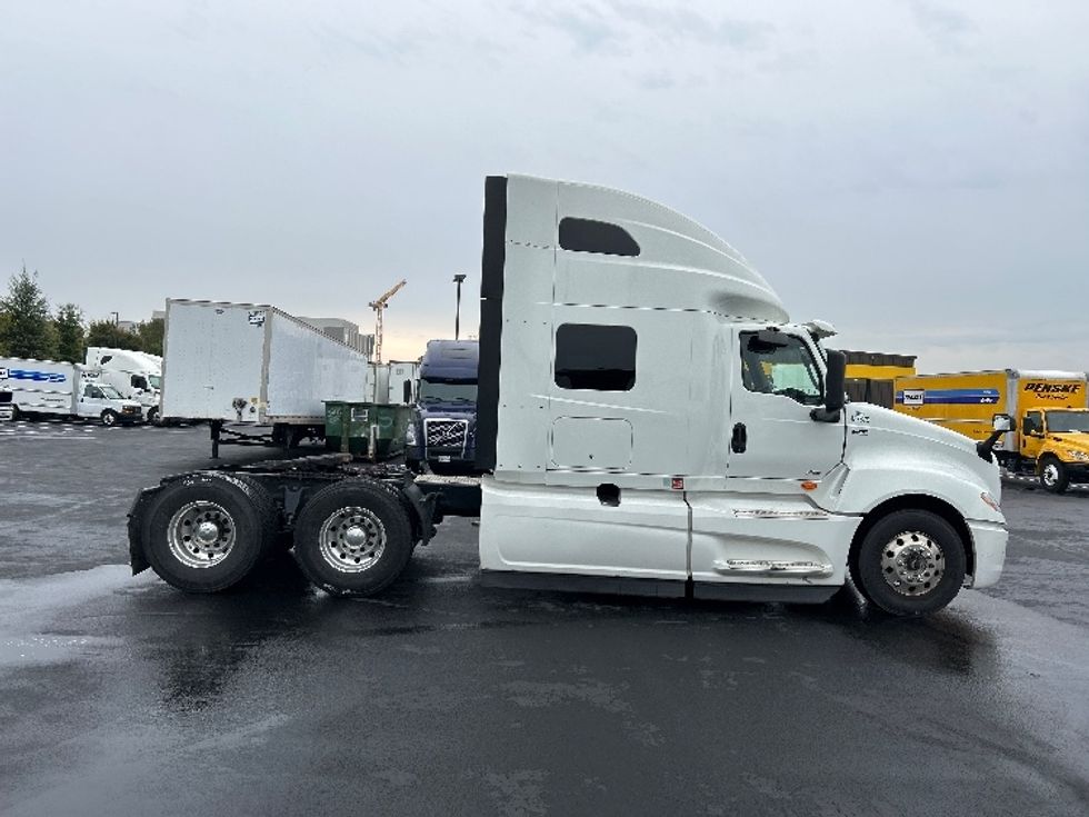 Sleeper Tractor-Heavy Duty Tractors-International-2022-LT625-Sterling-VA-401,323\n\t\tmiles-$ 48,000 - Image 8