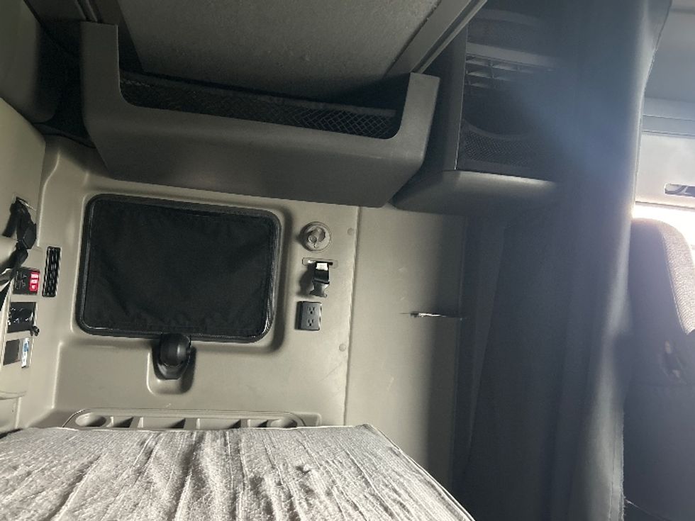 Sleeper Tractor-Heavy Duty Tractors-International-2022-LT625-Stockton-CA-479,959\n\t\tmiles-$ 59,750 - Image 17