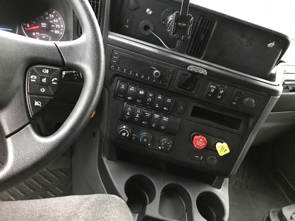 Sleeper Tractor-Heavy Duty Tractors-International-2022-LT625-Stockton-CA-505,418\n\t\tmiles-$ 57,000 - Image 12