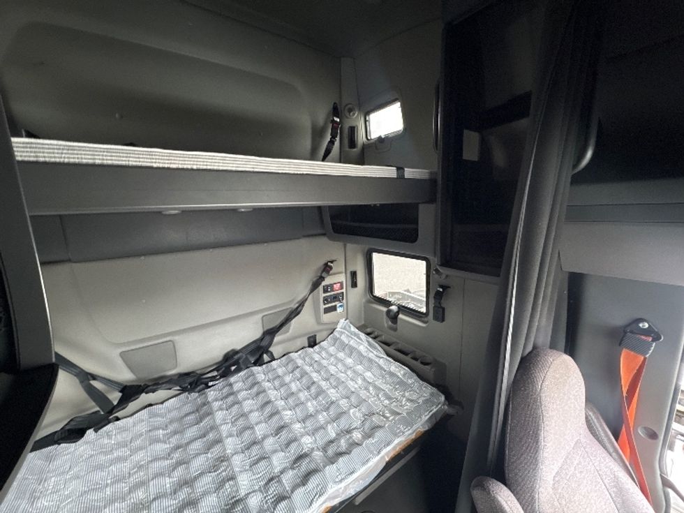 Sleeper Tractor-Heavy Duty Tractors-International-2022-LT625-Stockton-CA-505,418\n\t\tmiles-$ 57,000 - Image 16