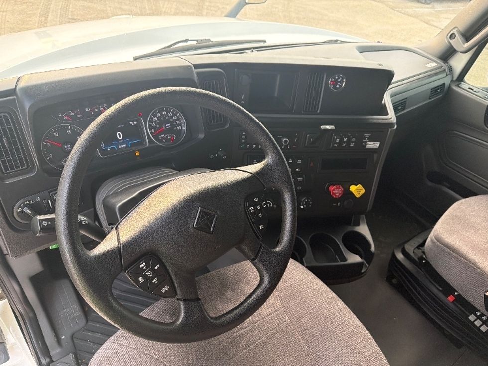 Sleeper Tractor-Heavy Duty Tractors-International-2022-LT625-Sturtevant-WI-261,352\n\t\tmiles-$ 79,500 - Image 11