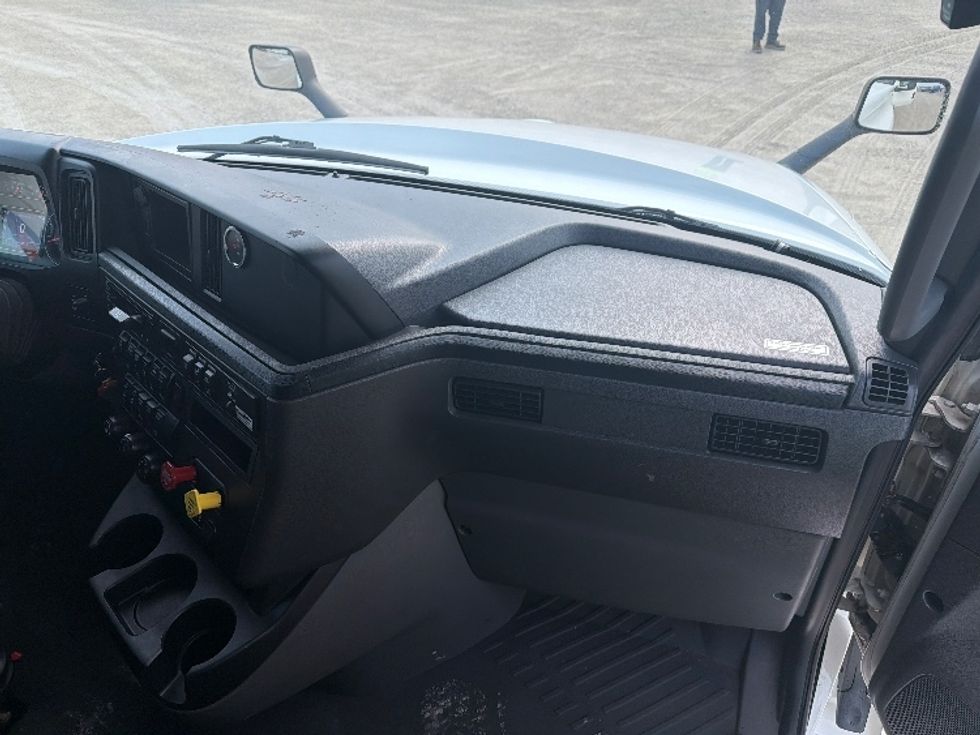 Sleeper Tractor-Heavy Duty Tractors-International-2022-LT625-Sturtevant-WI-261,352\n\t\tmiles-$ 79,500 - Image 14