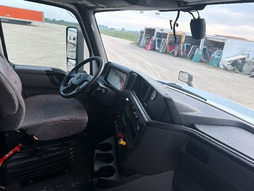 Sleeper Tractor-Heavy Duty Tractors-International-2022-LT625-Sturtevant-WI-261,352\n\t\tmiles-$ 79,500 - Image 15