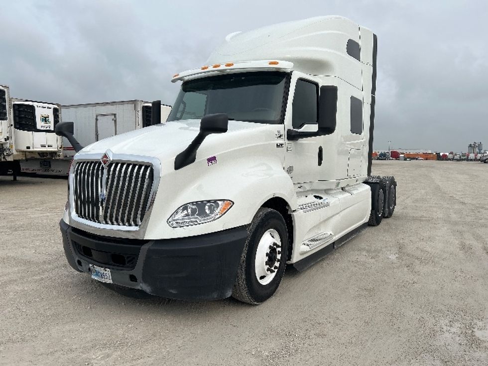 Sleeper Tractor-Heavy Duty Tractors-International-2022-LT625-Sturtevant-WI-261,352\n\t\tmiles-$ 79,500 - Image 3