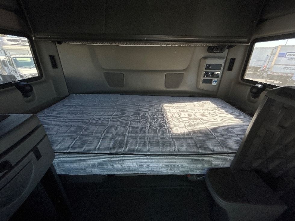 Sleeper Tractor-Heavy Duty Tractors-International-2022-LT625-Sturtevant-WI-354,148\n\t\tmiles-$ 70,500 - Image 16