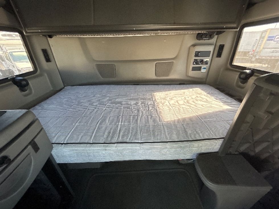 Sleeper Tractor-Heavy Duty Tractors-International-2022-LT625-Sturtevant-WI-354,148\n\t\tmiles-$ 70,500 - Image 17