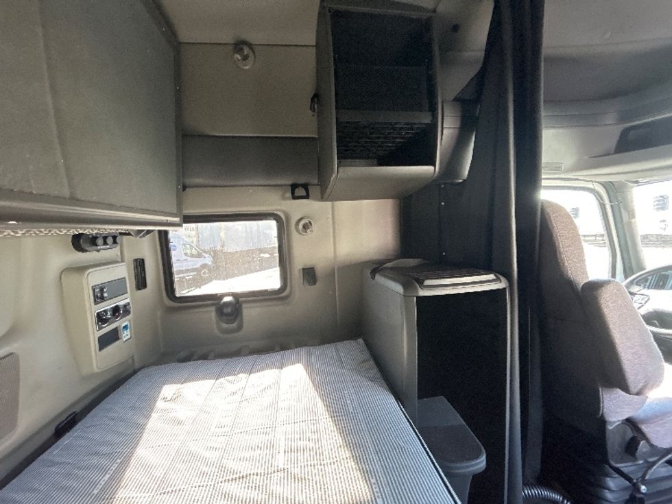 Sleeper Tractor-Heavy Duty Tractors-International-2022-LT625-Sturtevant-WI-354,148\n\t\tmiles-$ 70,500 - Image 18