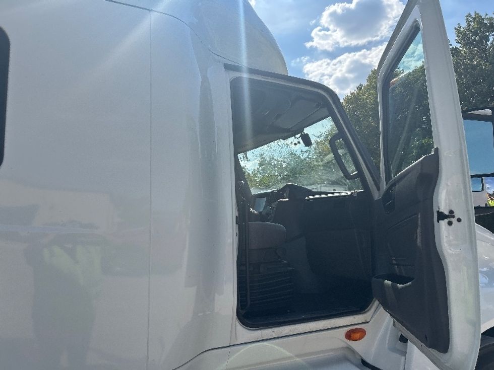 Sleeper Tractor-Heavy Duty Tractors-International-2022-LT625-Sturtevant-WI-356,188\n\t\tmiles-$ 68,000 - Image 13