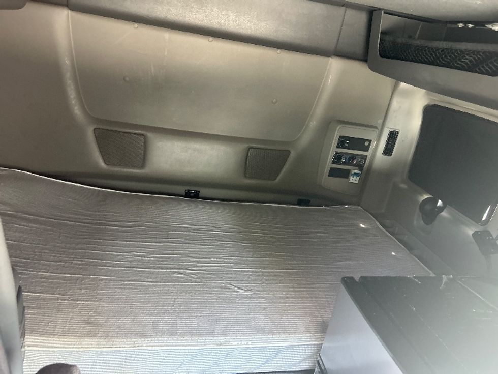 Sleeper Tractor-Heavy Duty Tractors-International-2022-LT625-Sturtevant-WI-356,188\n\t\tmiles-$ 68,000 - Image 16