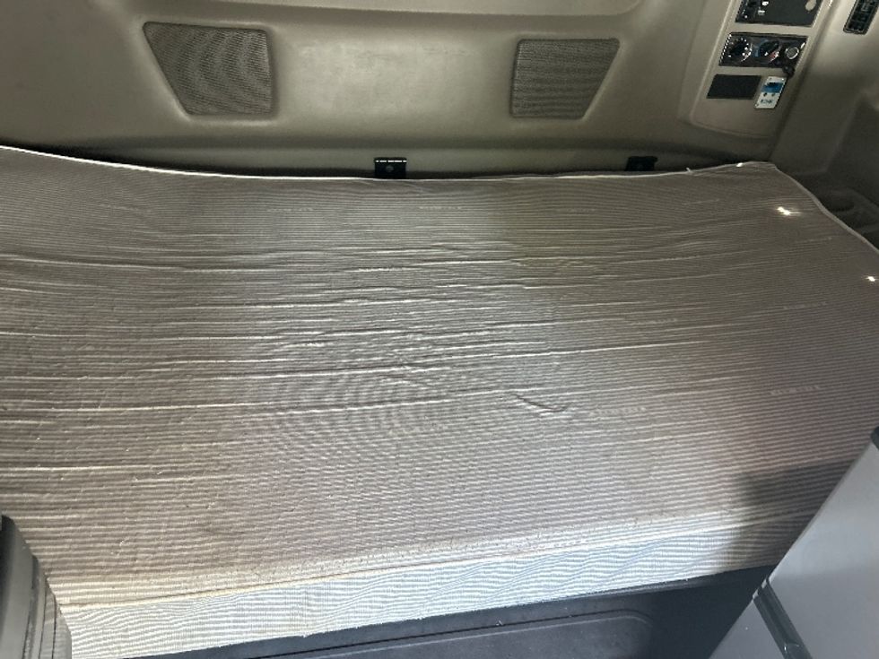 Sleeper Tractor-Heavy Duty Tractors-International-2022-LT625-Sturtevant-WI-356,188\n\t\tmiles-$ 68,000 - Image 17