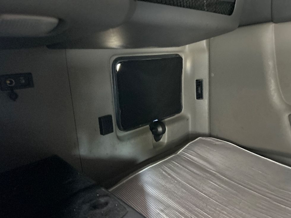 Sleeper Tractor-Heavy Duty Tractors-International-2022-LT625-Sturtevant-WI-356,188\n\t\tmiles-$ 68,000 - Image 19