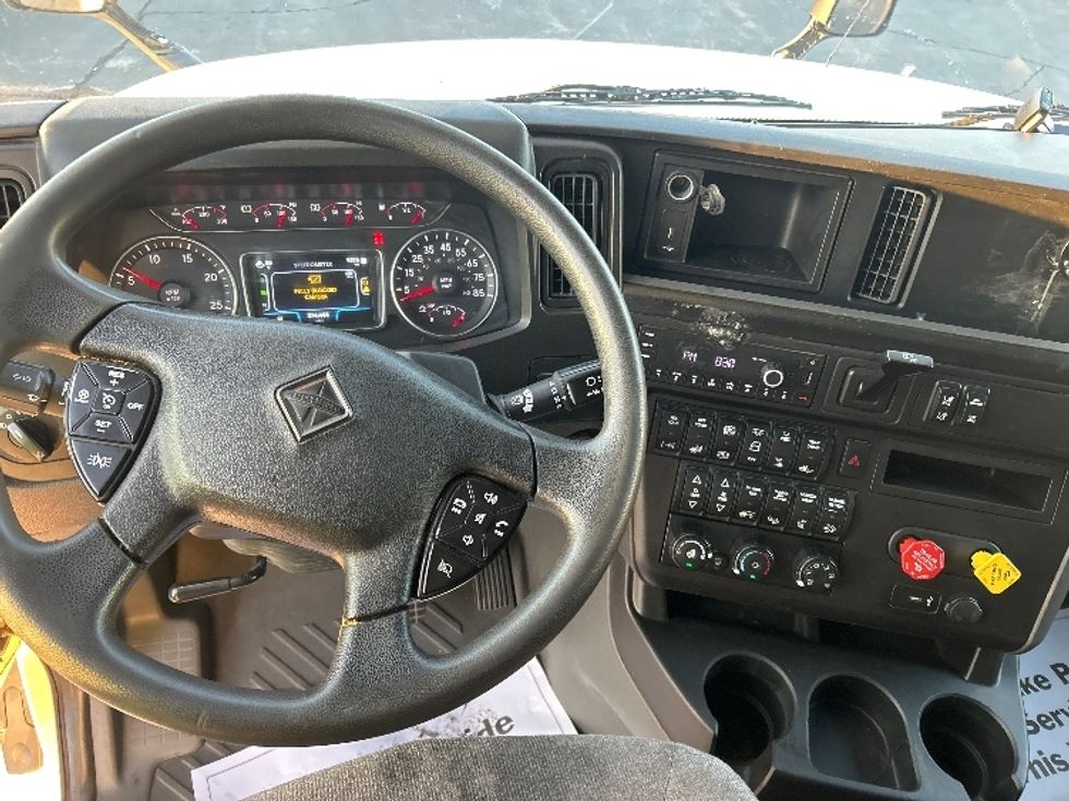 Sleeper Tractor-Heavy Duty Tractors-International-2022-LT625-Sturtevant-WI-374,394\n\t\tmiles-$ 65,500 - Image 11