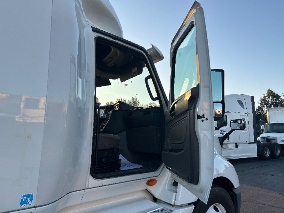 Sleeper Tractor-Heavy Duty Tractors-International-2022-LT625-Sturtevant-WI-374,394\n\t\tmiles-$ 65,500 - Image 13