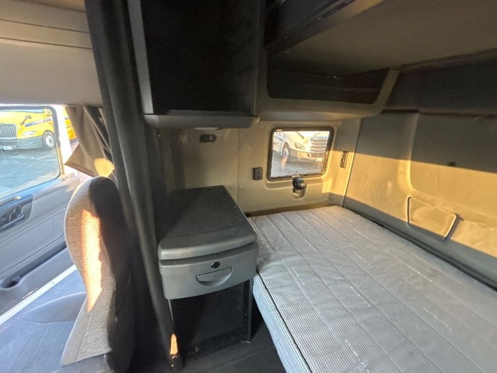 Sleeper Tractor-Heavy Duty Tractors-International-2022-LT625-Sturtevant-WI-374,394\n\t\tmiles-$ 65,500 - Image 18