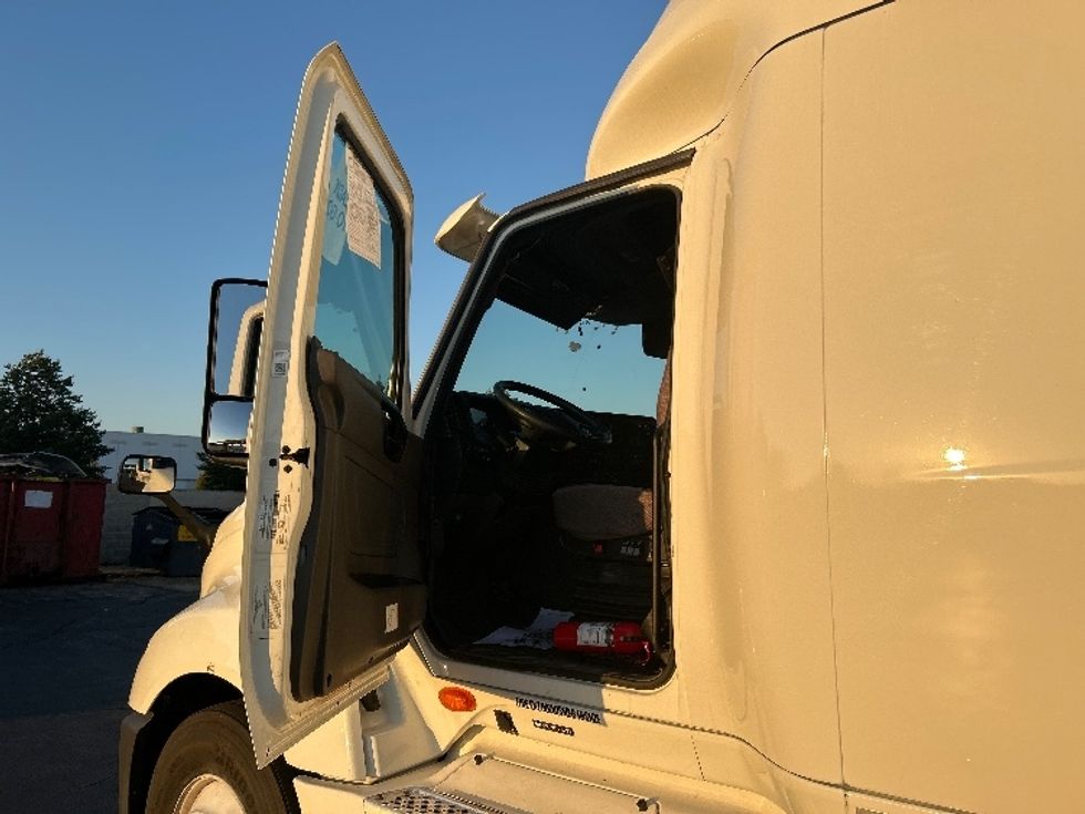 Sleeper Tractor-Heavy Duty Tractors-International-2022-LT625-Sturtevant-WI-374,394\n\t\tmiles-$ 65,500 - Image 9