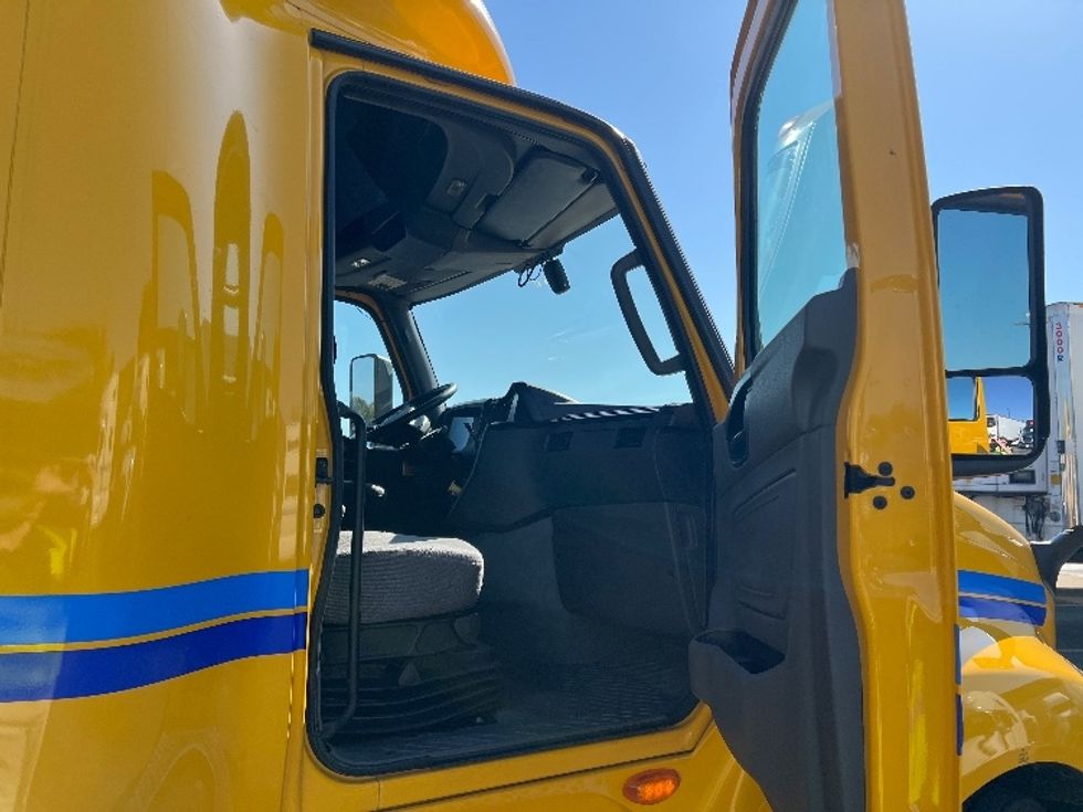 Sleeper Tractor-Heavy Duty Tractors-International-2022-LT625-Sturtevant-WI-387,293\n\t\tmiles-$ 60,250 - Image 13