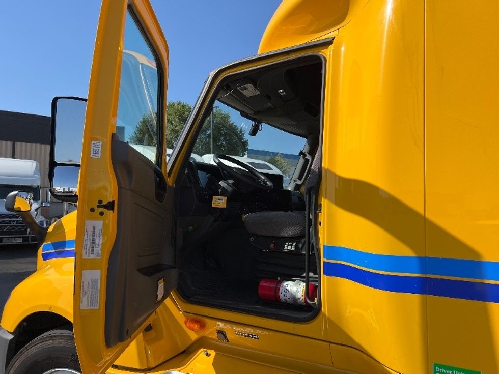 Sleeper Tractor-Heavy Duty Tractors-International-2022-LT625-Sturtevant-WI-387,293\n\t\tmiles-$ 60,250 - Image 9