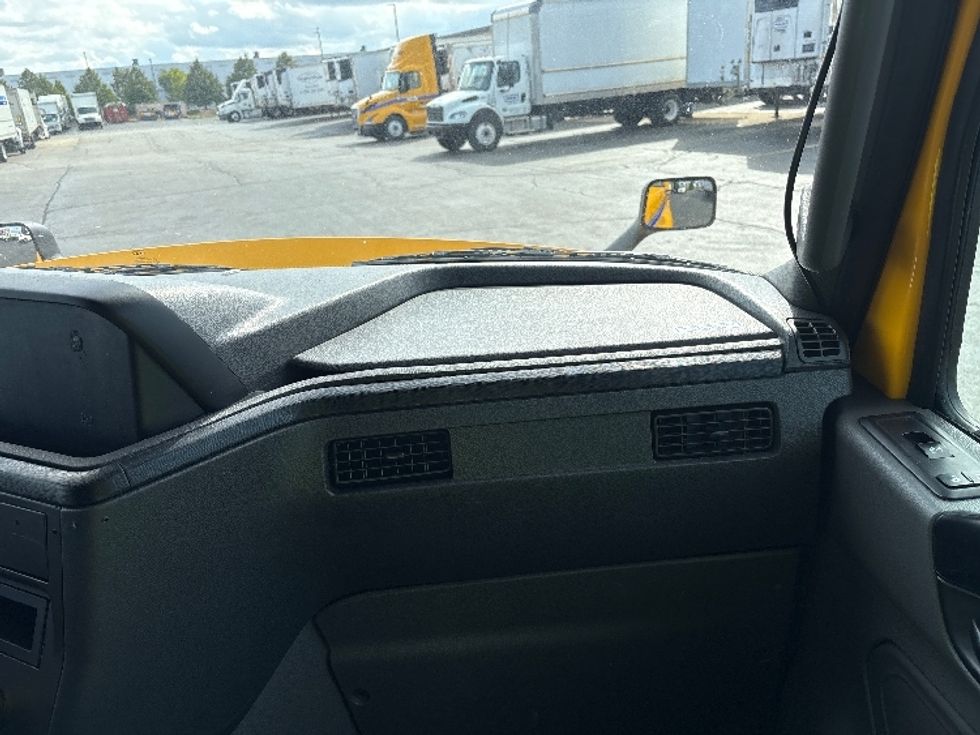 Sleeper Tractor-Heavy Duty Tractors-International-2022-LT625-Sturtevant-WI-388,406\n\t\tmiles-$ 60,250 - Image 14