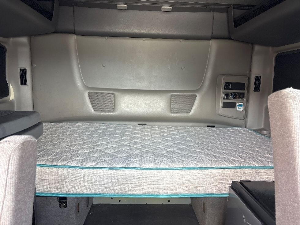 Sleeper Tractor-Heavy Duty Tractors-International-2022-LT625-Sturtevant-WI-388,406\n\t\tmiles-$ 60,250 - Image 16