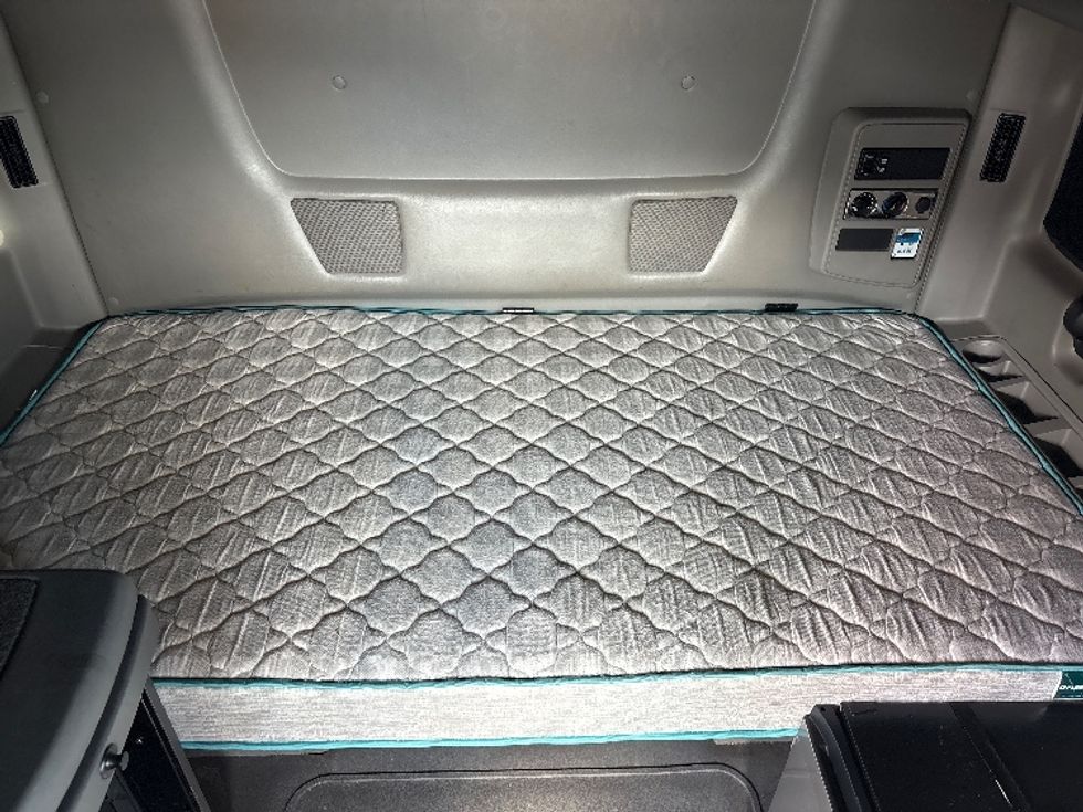 Sleeper Tractor-Heavy Duty Tractors-International-2022-LT625-Sturtevant-WI-388,406\n\t\tmiles-$ 60,250 - Image 17