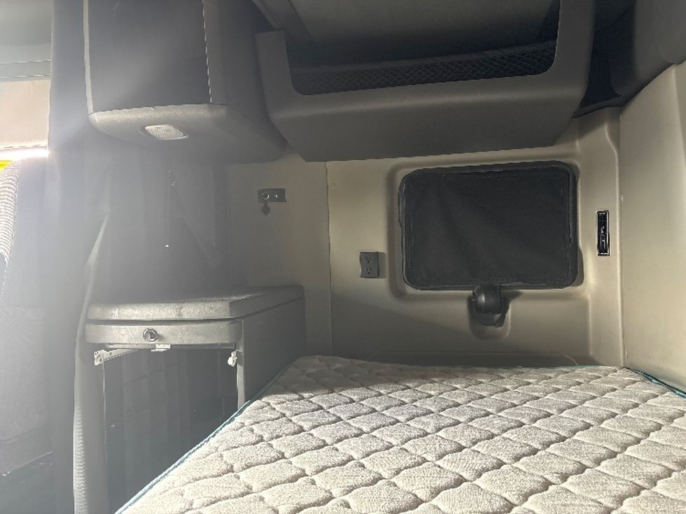 Sleeper Tractor-Heavy Duty Tractors-International-2022-LT625-Sturtevant-WI-388,406\n\t\tmiles-$ 60,250 - Image 19