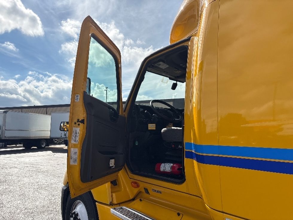 Sleeper Tractor-Heavy Duty Tractors-International-2022-LT625-Sturtevant-WI-388,406\n\t\tmiles-$ 60,250 - Image 9