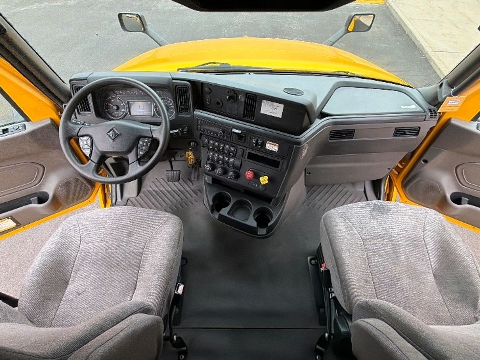 Sleeper Tractor-Heavy Duty Tractors-International-2022-LT625-Sturtevant-WI-526,340\n\t\tmiles-$ 54,500 - Image 12