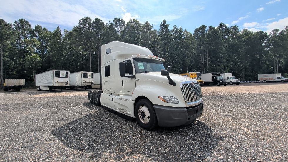 Sleeper Tractor-Heavy Duty Tractors-International-2022-LT625-Suwanee-GA-486,750\n\t\tmiles-$ 62,000 - Image 1