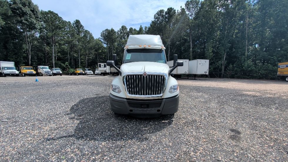 Sleeper Tractor-Heavy Duty Tractors-International-2022-LT625-Suwanee-GA-486,750\n\t\tmiles-$ 62,000 - Image 2