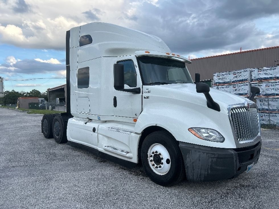 Sleeper Tractor-Heavy Duty Tractors-International-2022-LT625-Tampa-FL-281,651\n\t\tmiles-$ 84,250 - Image 1