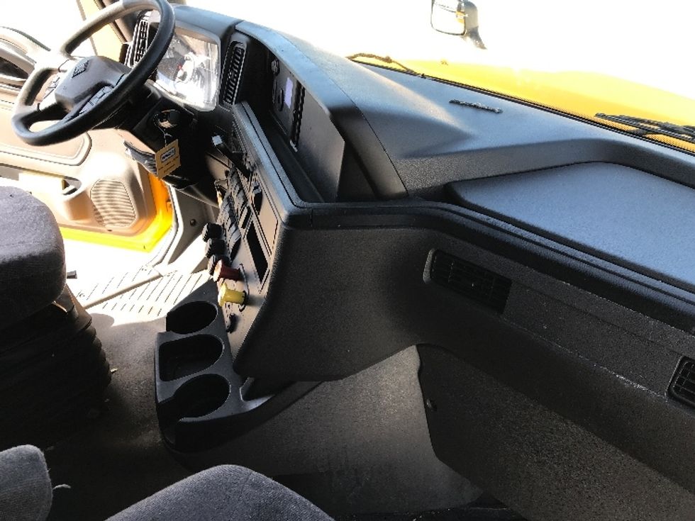 Sleeper Tractor-Heavy Duty Tractors-International-2022-LT625-Tampa-FL-376,598\n\t\tmiles-$ 62,500 - Image 15