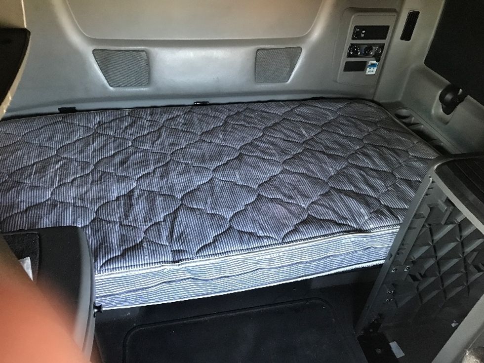 Sleeper Tractor-Heavy Duty Tractors-International-2022-LT625-Tampa-FL-376,598\n\t\tmiles-$ 62,500 - Image 16