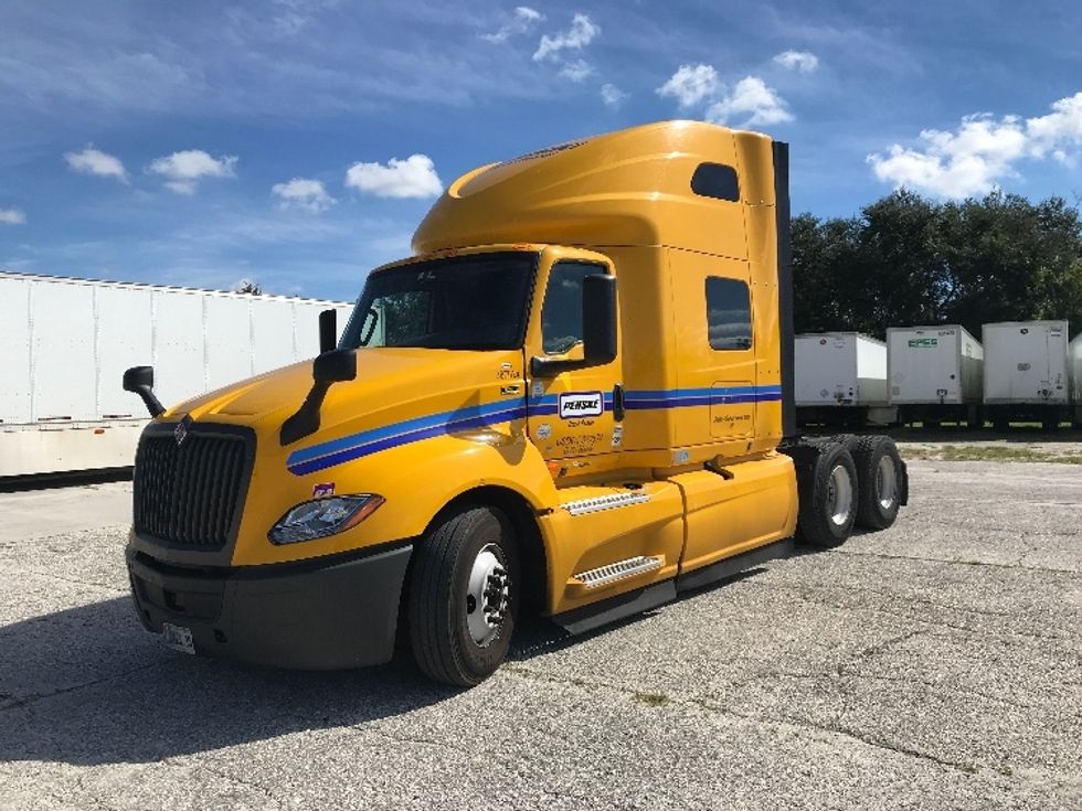 2022 International LT625 LT photo 3