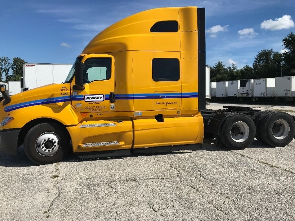 2022 International LT625 LT photo 4