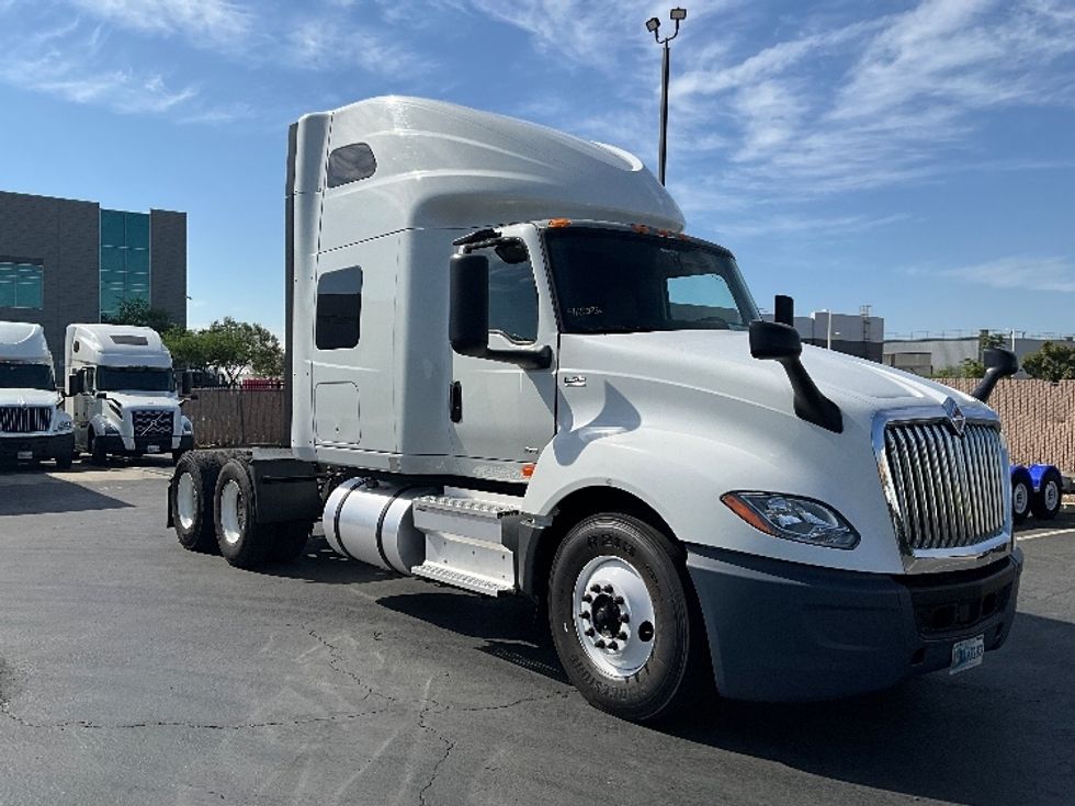 Sleeper Tractor-Heavy Duty Tractors-International-2022-LT625-Torrance-CA-396,028\n\t\tmiles-$ 52,000 - Image 1