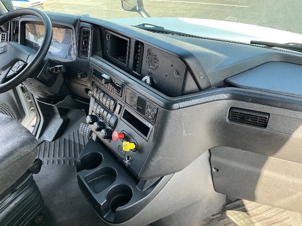 Sleeper Tractor-Heavy Duty Tractors-International-2022-LT625-Torrance-CA-396,028\n\t\tmiles-$ 52,000 - Image 13