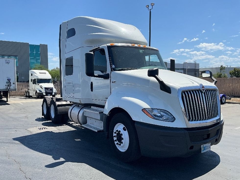 Sleeper Tractor-Heavy Duty Tractors-International-2022-LT625-Torrance-CA-494,905\n\t\tmiles-$ 43,000 - Image 1