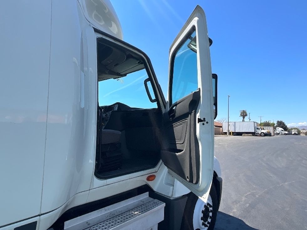 Sleeper Tractor-Heavy Duty Tractors-International-2022-LT625-Torrance-CA-494,905\n\t\tmiles-$ 43,000 - Image 13