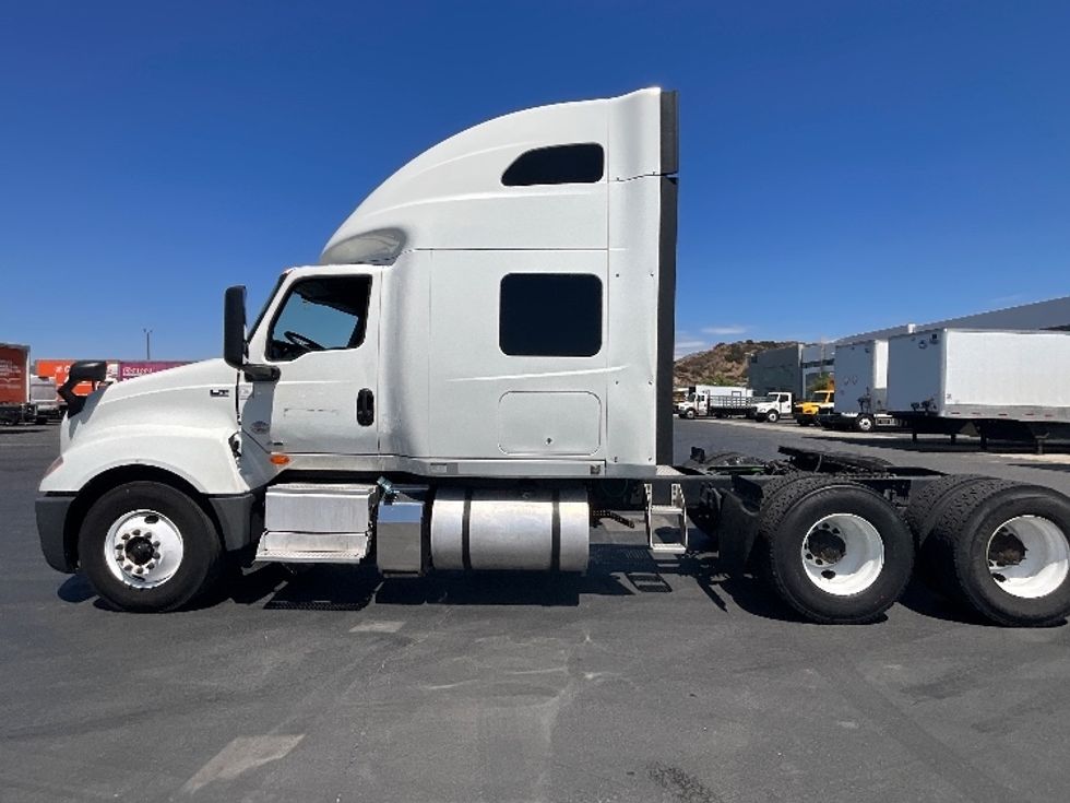 Sleeper Tractor-Heavy Duty Tractors-International-2022-LT625-Torrance-CA-494,905\n\t\tmiles-$ 43,000 - Image 4