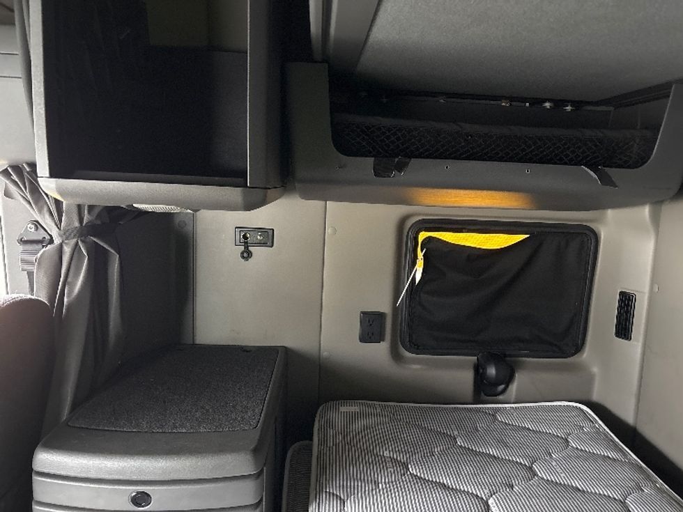 Sleeper Tractor-Heavy Duty Tractors-International-2022-LT625-West Valley City-UT-380,775\n\t\tmiles-$ 74,000 - Image 19